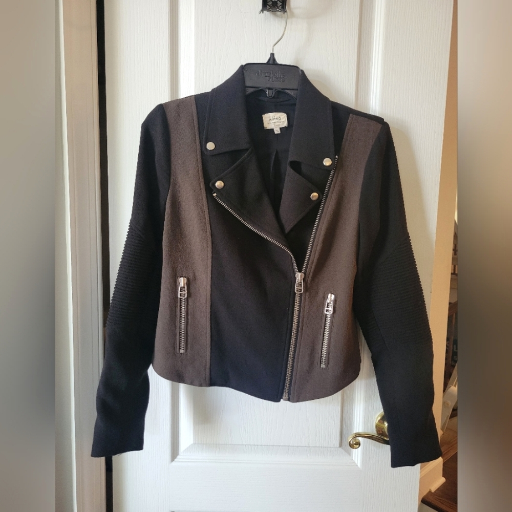 Aritzia Wilfred Montesson Moto Jacket in Black/Olive Size 4